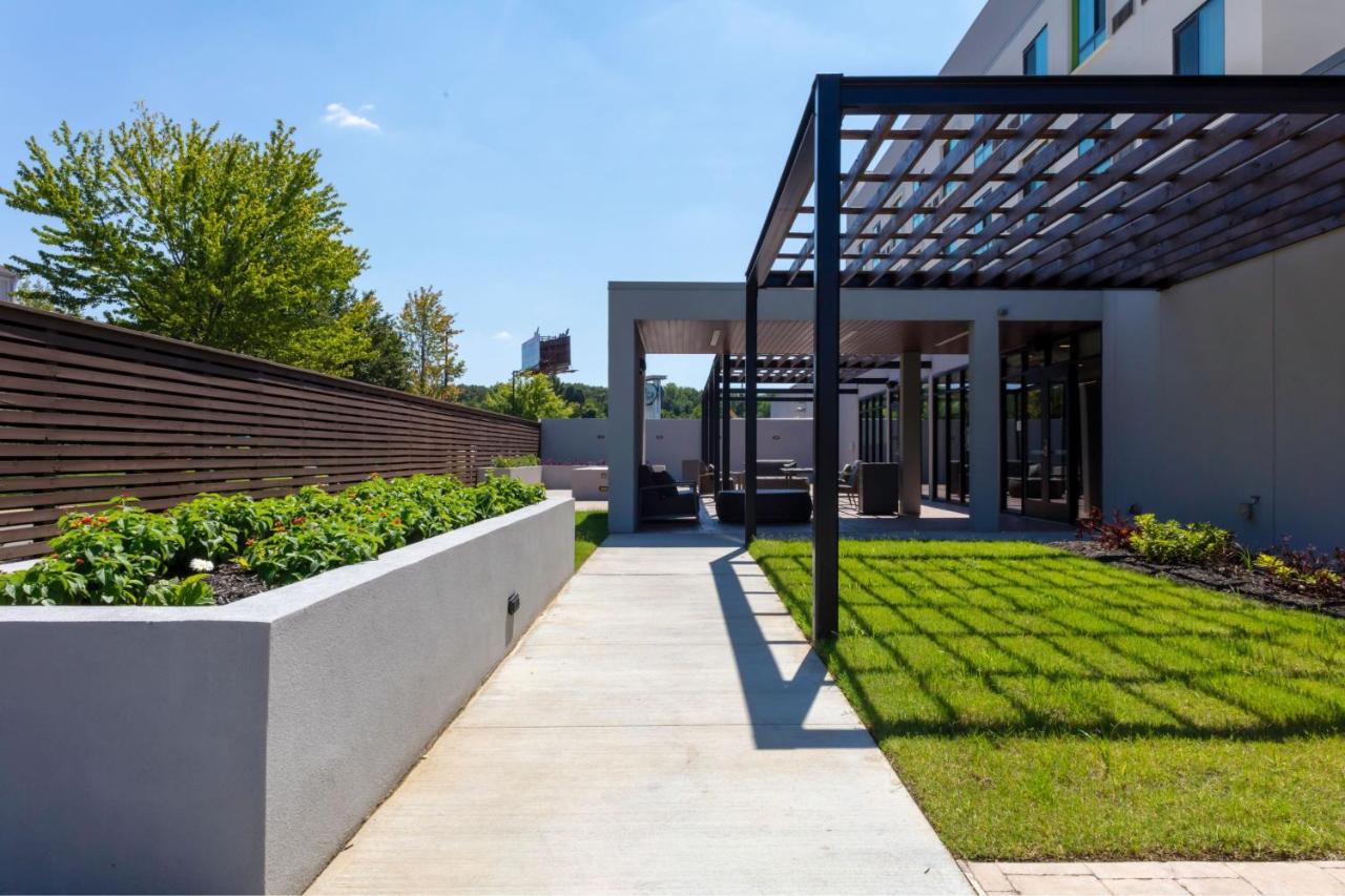 Courtyard By Marriott Memphis East Galleria Exterior photo