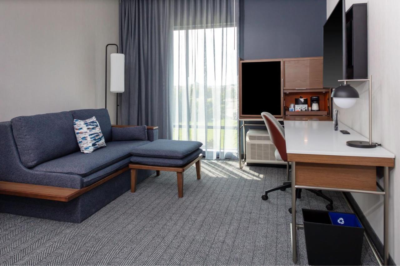 Courtyard By Marriott Memphis East Galleria Exterior photo